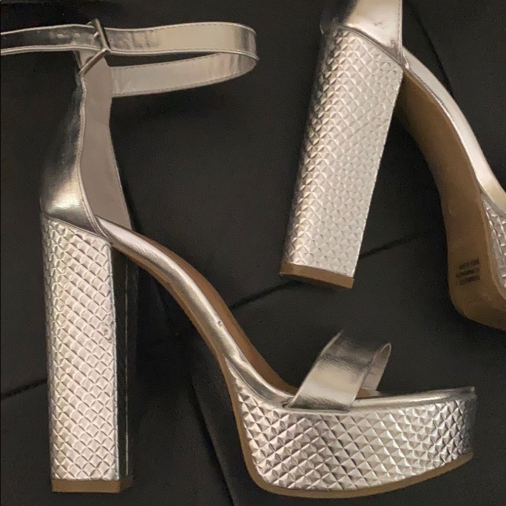 Heels - Picture 4 of 6